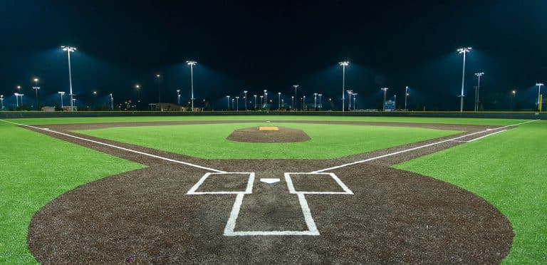 Руководство по светодиодному освещение бейсбольного поля