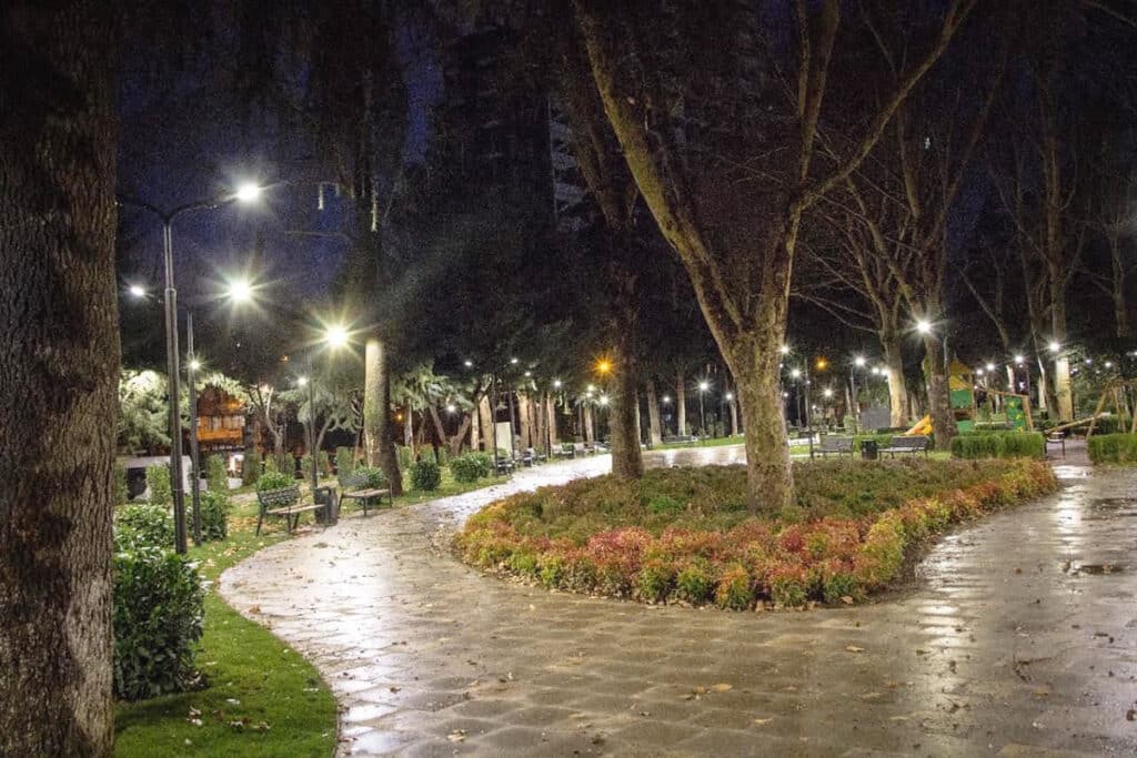 Освещение пешеходных дорожек