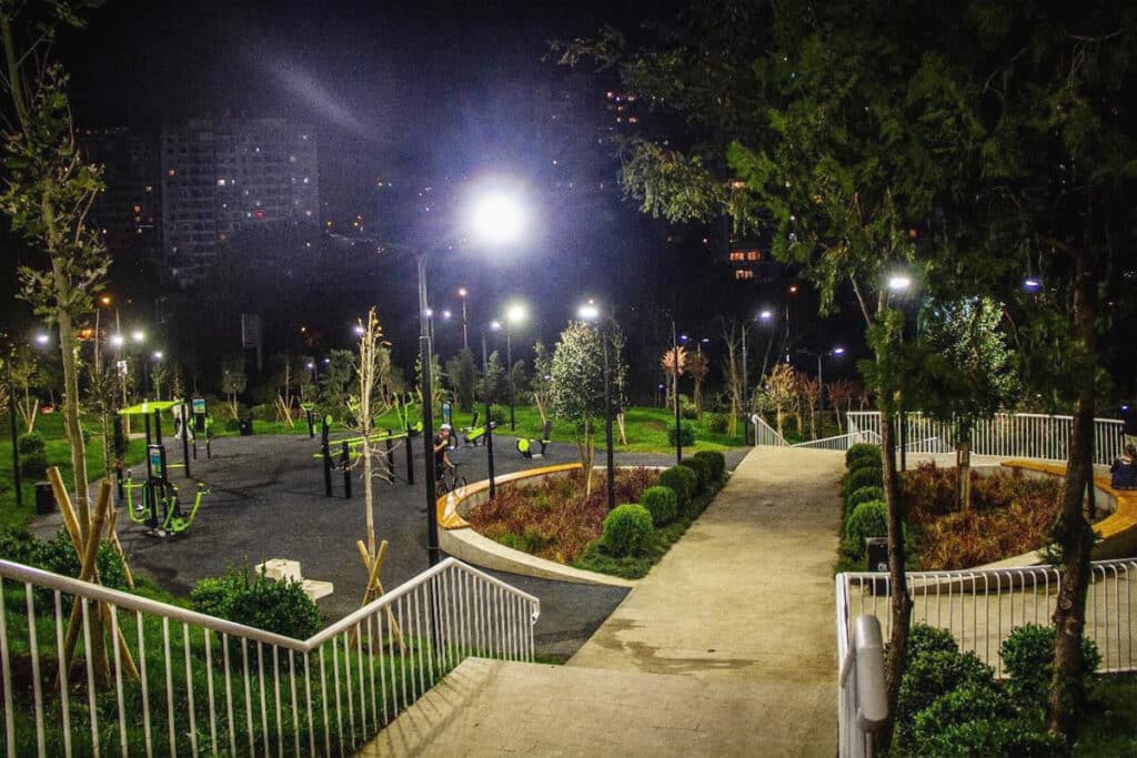 Освещение пешеходных дорожек